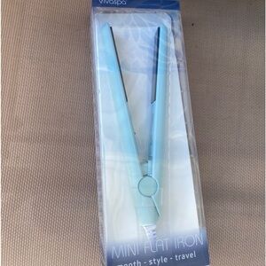 NEW - Mini flat iron